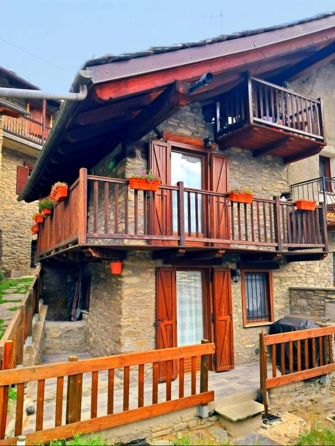 Apartamento Maison Bellevue - Locazione Turistica Breve Aosta Exterior foto